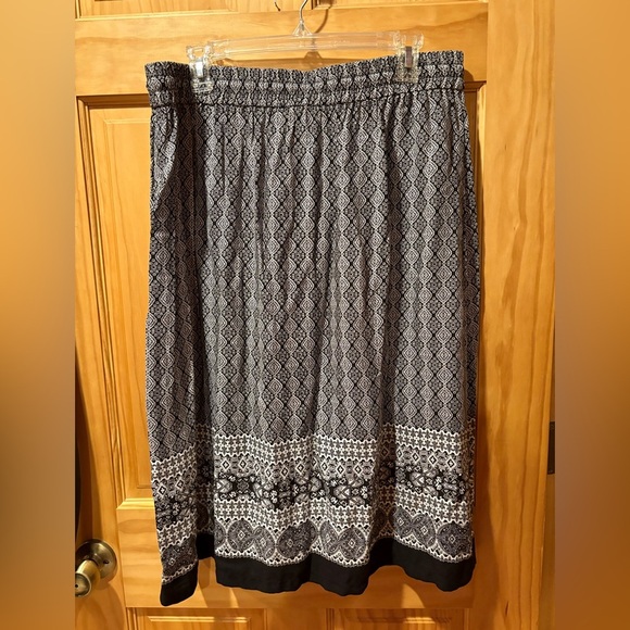 Christopher & Banks Black and White geometric pattern Midi Skirt (Boho look) - Picture 2 of 10